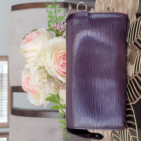 Authentic Louis Vuitton Epi Astrid Wallet - Picture 3 of 14